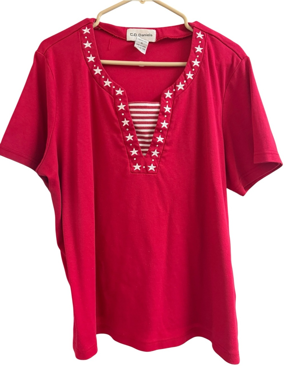 Red Star-Trim V-Neck Women's Top by CD Daniels EUC Size 1X